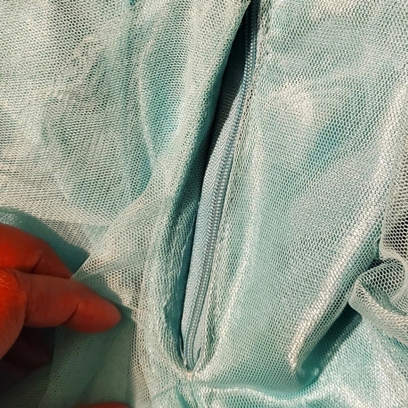 Masquerade Floor Length Strapless Aqua Colored Formal Gown Size 17/18 - Picture 4 of 5